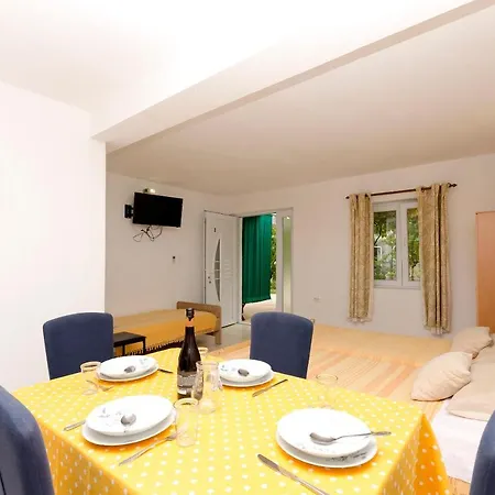Apartment Mila Ii