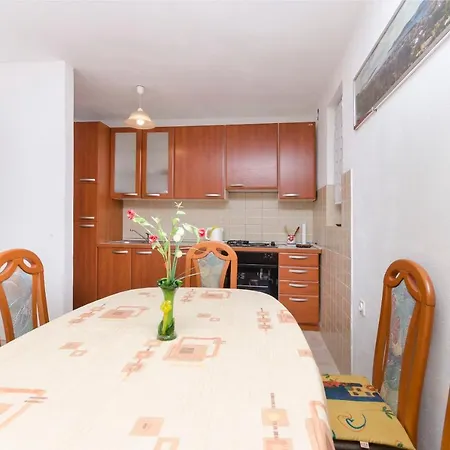 Apartment Mila Ii