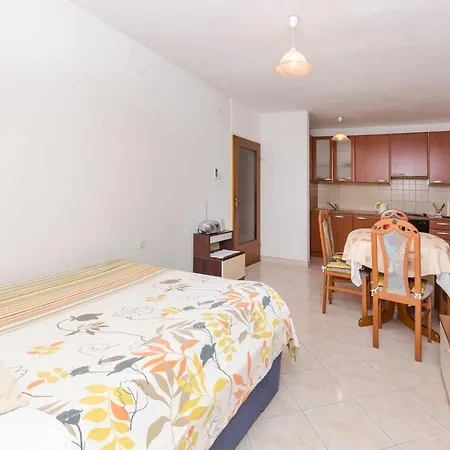 Mila Ii Apartment