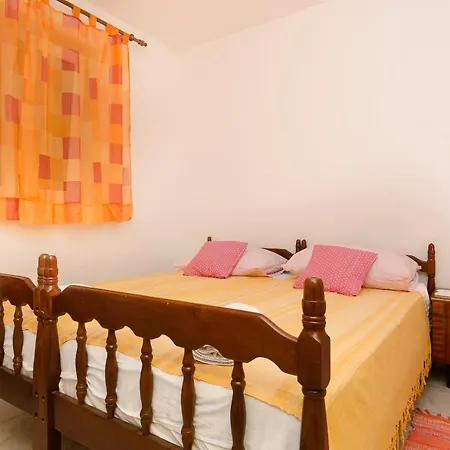 Mila Ii Apartment