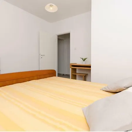 Mila Ii Apartment