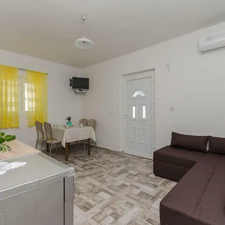 Mila Ii Apartment