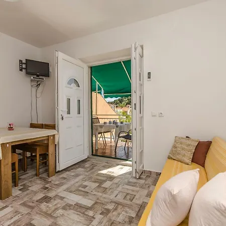 Apartment Mila Ii
